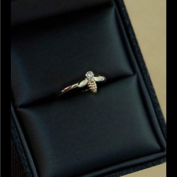 Rhinestone Bumble Bee Ring - Picture 4 of 8